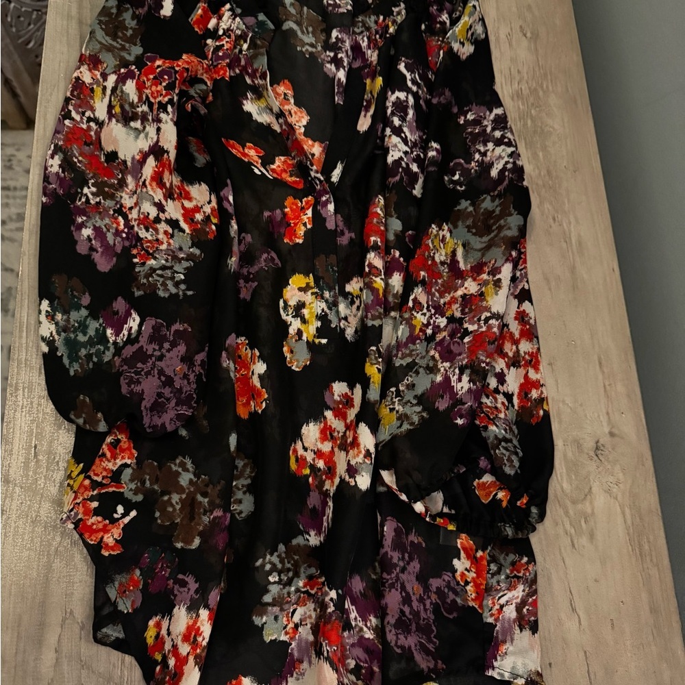 Pleione Feminine Floral Semi Sheer Gorgeous Blouse - Picture 2 of 7